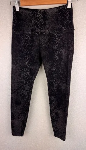 Beyond Yoga Leggings XS Black Snakeskin Print High Waisted Athletic‎ leggings thumbnail 1