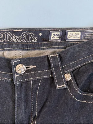Miss Me Mid Rise Fleur De Lis Dark Wash Easy Skinny Denim Y2K Jeans‎ thumbnail 4