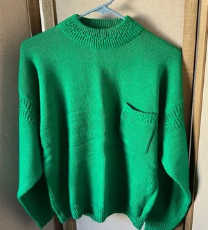 FINAL MARKDOWN Green Sweater Size undefined thumbnail 1