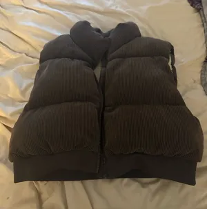 Vest  thumbnail 1