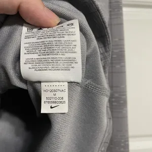 Nike Dri-FIT Women's Hoodie Pullover Gray Plaid Athletic‎ Top Activewear Medium thumbnail 9