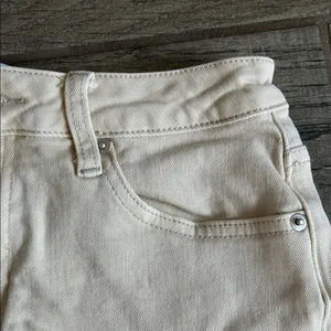 Princess Polly Cream Distressed Women Shorts thumbnail 4