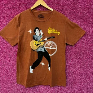 Elvis Presley Puffy Print Rock Tshirt size Medium thumbnail 1