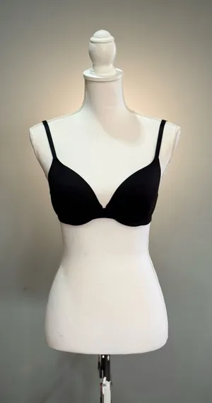 Black Victoria's Secret Wear Everywhere T-Shirt Bra Size 32C EUC thumbnail 1
