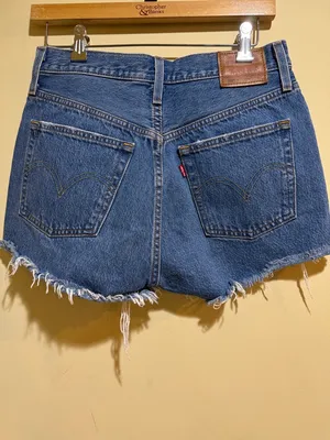 Women’s Levi’s 501 Distressed Jean Shorts thumbnail 3