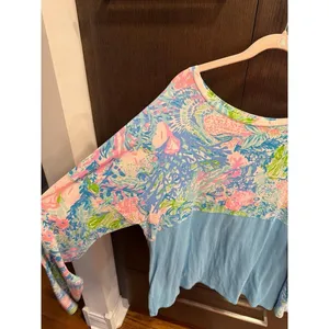 Lilly Pulitzer Finn Top features a vibrant, multi-colored coastal jersey XL thumbnail 2