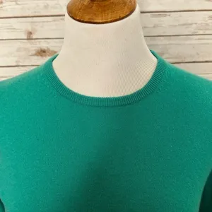 Ann Taylor classic green quiet luxury cashmere crewneck sweater Size Medium thumbnail 2