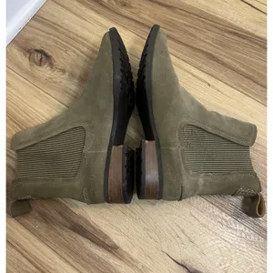 UGG Shoes Wm Size 7 Green Suede Chelsea Ankle Boots Block Heel 1095393 Gorpcore thumbnail 7