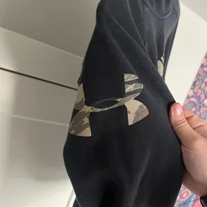 Under Armour Black Hoodie thumbnail 2