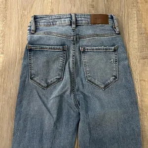 Hidden Jeans Happi Mid Rise two tone flare jeans! thumbnail 4