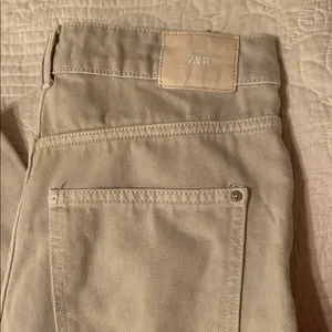 Zara Cream Jeans with Frayed Hem thumbnail 4