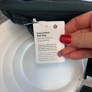 Lululemon Everywhere Belt Bag 1L NWT Sold Out Color RNFG (Rainforest Green) thumbnail 6