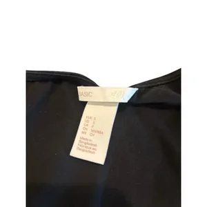 H&M Basic Black V-Neck Sleeveless Tee Size S thumbnail 3