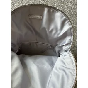 Lululemon Grey Crinkle Nylon Crossbody Bag‎ Adjustable Strap Silver Logo Bag EUC thumbnail 7