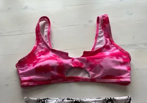 Lot of 2 bikini tops Tie Dye pink and Snake Print Small‎ thumbnail 1