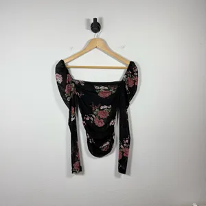 Superdown Revolve Women’s Scarlett Puff Sleeve Floral Mesh Top Black/Pink M thumbnail 4