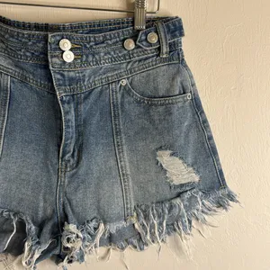 BBJ Los Angeles Women's Blue distressed Denim cutoff Shorts‎ size 11 30 thumbnail 2