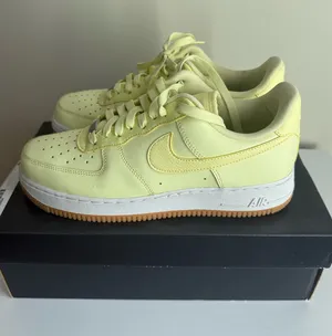 Nike Air Force thumbnail 1
