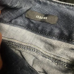 Torrid Medium Wash Blue Distressed Denim Stretch Jegging Jeans Women's Size 22 thumbnail 6