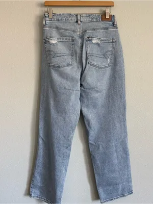 American Eagle Distressed Baggy Jeans. Size 6 thumbnail 4