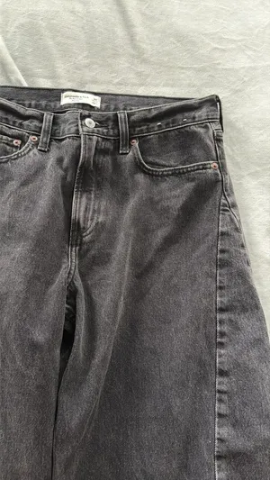Abercrombie Black Mid-Rise Barrel Jean thumbnail 8
