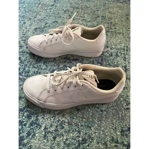 Nike Court Royale AC Athletic Sneaker Size 5.5 Style AO2810-102 thumbnail 4