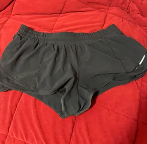 Lululemon Hotty Hot 2.5" Black Shorts thumbnail 1