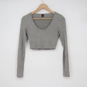 SHEIN Womens Heather Grey Scoop Neck Long Sleeve Crop Top XS thumbnail 2