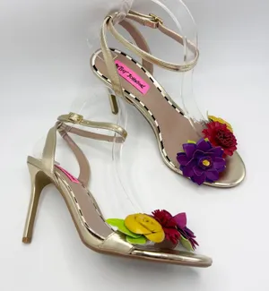 Betsey Johnson Fluer Sandals Heels Flower embellished Size 7.5 Gold Metallic thumbnail 1
