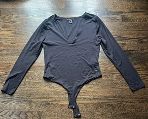Forever21 V-neck black long sleeves body suit thumbnail 3