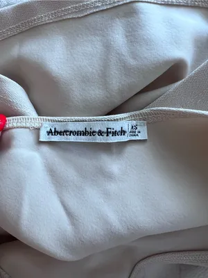 Abercrombie & Fitch One-Shoulder Cropped Tank Top in Light Beige thumbnail 3