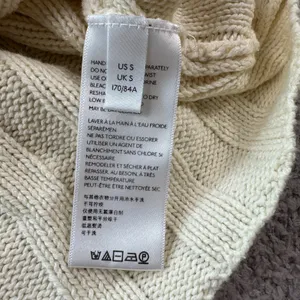 Urban Outfitters Cream Ribbed Knit Cropped V Neck Sweater Long Sleeve Size S thumbnail 6