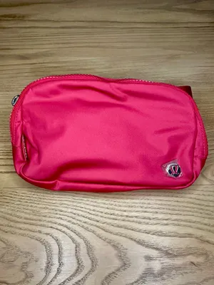NWT Lululemon Athletica Everywhere Belt Bag 1L Fuchsia Pink thumbnail 4