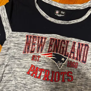 NFL Team Apparel New England Patriots Football Short Sleeve Shirt Large thumbnail 4