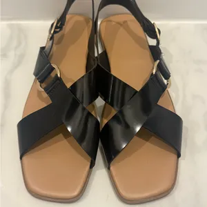 Old Navy Black Strappy Sandals Sz 8 thumbnail 1