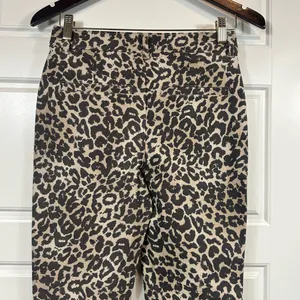 Free People Molly Animal Print Slim Fit Straight Leg Mid Rise Pants Size 4 NWT thumbnail 4