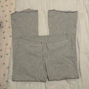Brandy Melville Rainey Sweatpants in Gray thumbnail 2
