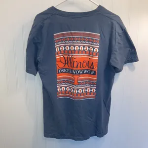 University of Illinois v neck Oskee wow wow tribal 100% cotton t shirt M thumbnail 4