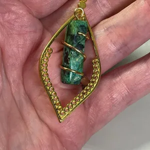 Boutique 19K Gold Electroplated chain and died Howlite pendant. thumbnail 6