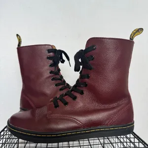 Dr. Martens Stratford Oxblood Leather Floral 9-Eye Combat Boots Women’s 8 thumbnail 2