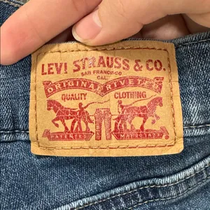 Levi's Classic Straight Medium Wash Blue Jeans size 12 thumbnail 11