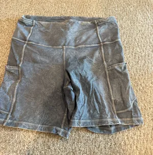 Lululemon Biker Shorts 6" with pockets  thumbnail 1