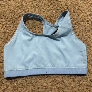 Nike sports bra thumbnail 3