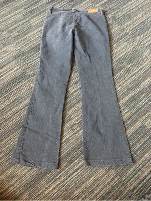 Devine Rights of Denim Y2K Pinstripe Jeans 27x29 Mid Rise Flare thumbnail 3