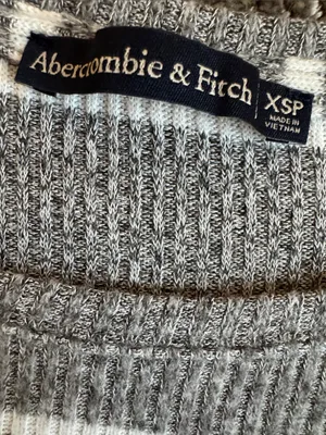 Abercrombie & Fitch Gray and White Striped Tie-Front Sweater Dress thumbnail 2