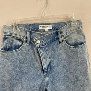Abercrombie Curve Love Ultra‎ High Rise 90s Straight Jeans 29/8R thumbnail 3