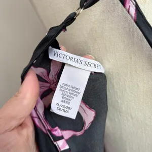 Victoria Secret Stain Open Back Black & Pink Bow‎ Cami Size XL thumbnail 7