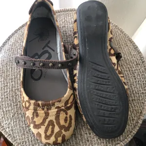 Vintage 100% GENUINE LEATHER fuzzy brown and tan leopard print Mary Jane ballet flats with gold studs ad velcro strap closure thumbnail 7