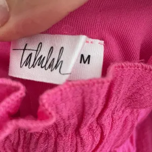 Gorgeous talulah maxi dress in hot pink gauze in excellent cond thumbnail 2