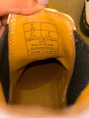 Dr. Martens Chelsea Boots thumbnail 5